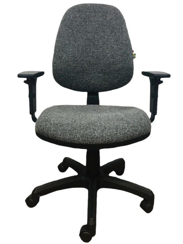 Silla de escritorio ergonómica durable ejecutiva con brazos graduables.